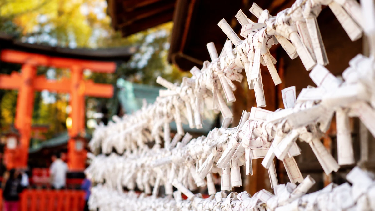 Imagen temática sobre ¿Qué es un omikuji y qué hacer si te sale mala suerte?